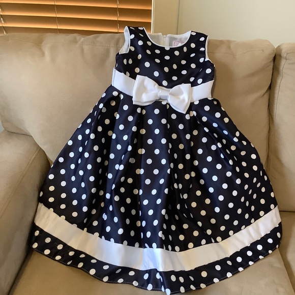 Little Girls Dress - Picture 1 of 4